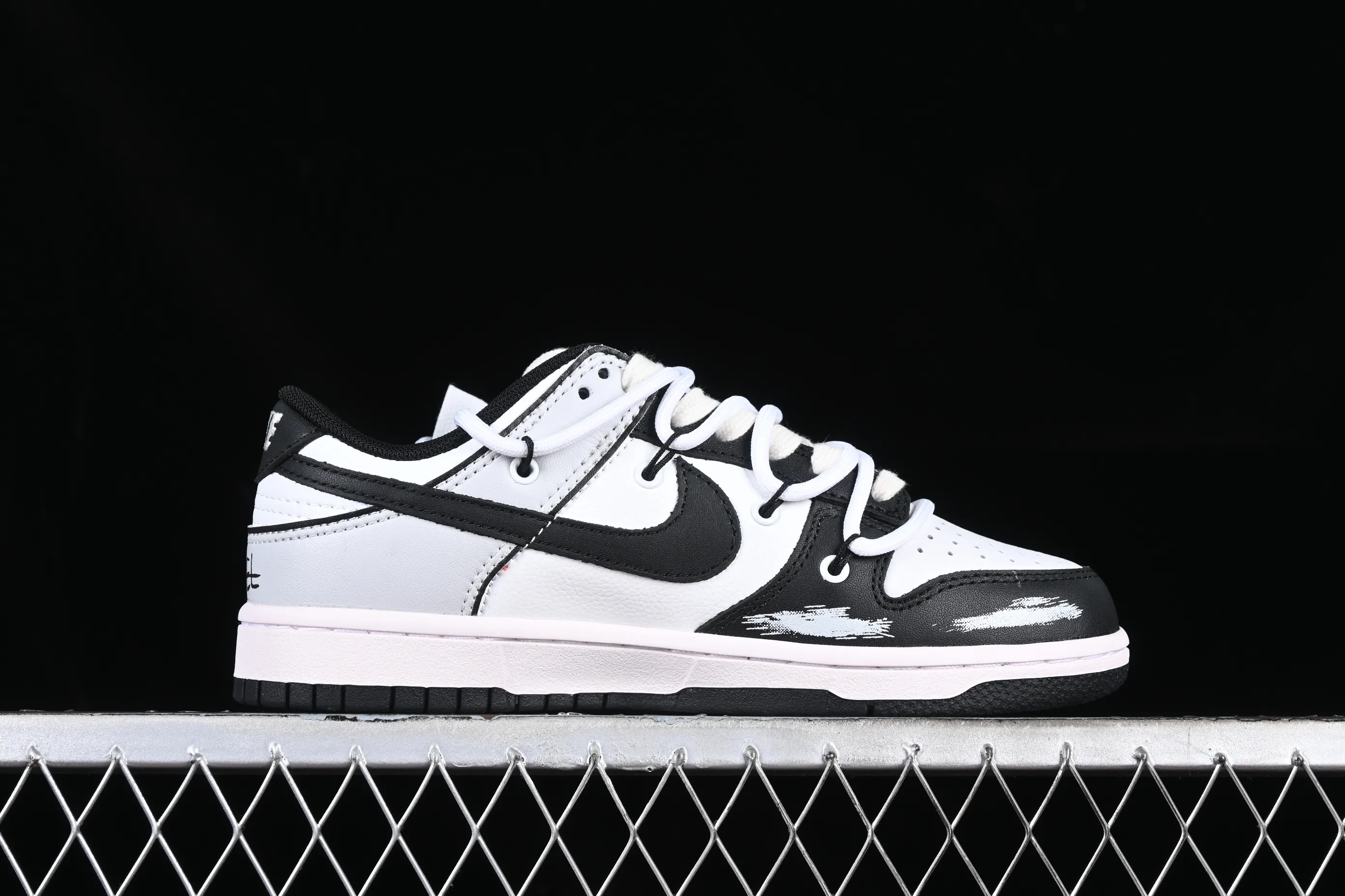 All categories Nk SB Dunk series Nk SB Dunk Low low-top sneakers Nk Dunk Low Skywalker black and white gray summer simple SB strap low-top casual sneakers DD1391-100